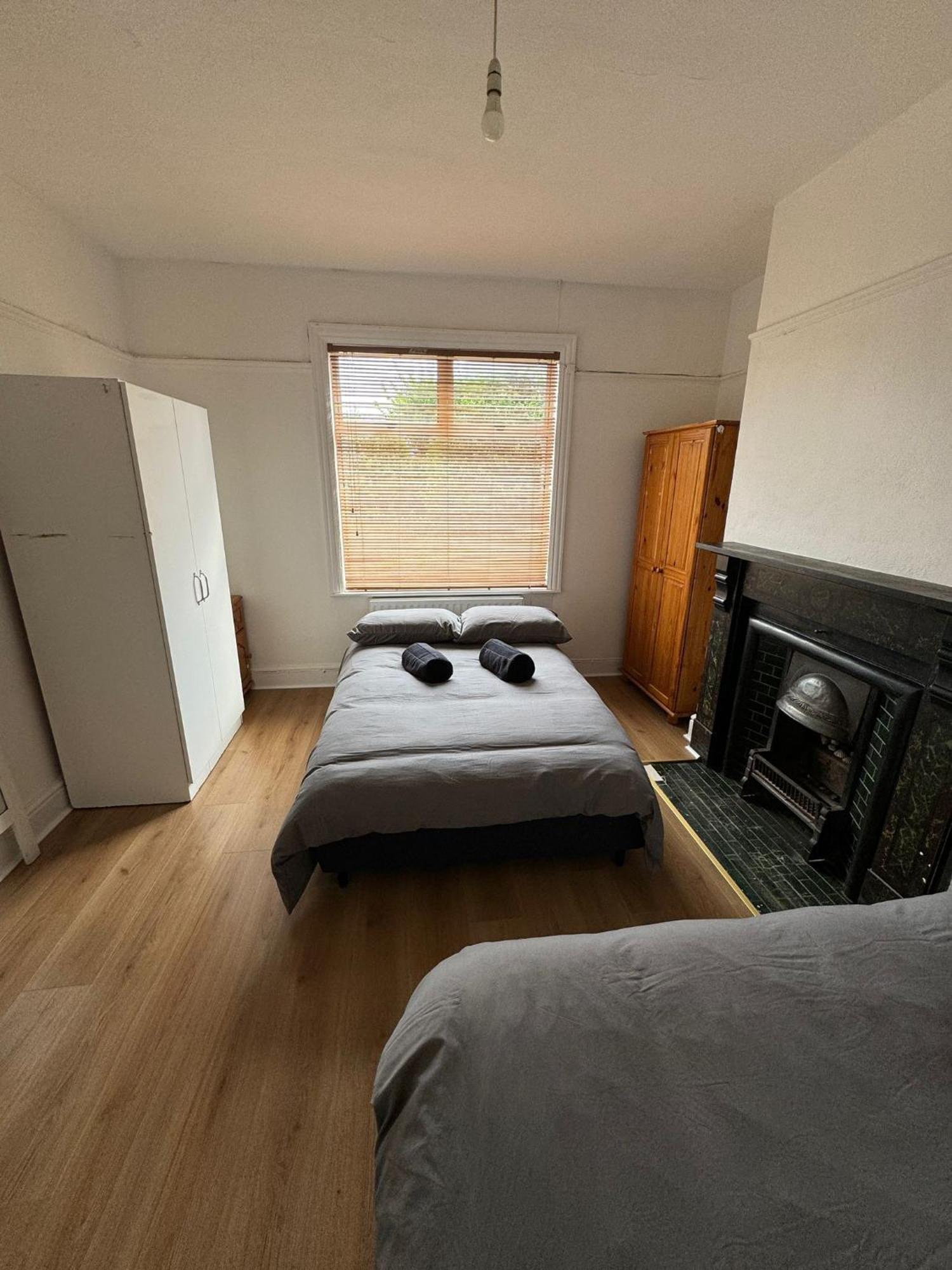 Nice Triple Room At 2 Iveragh Rd-6 - Dublin — Photos 2